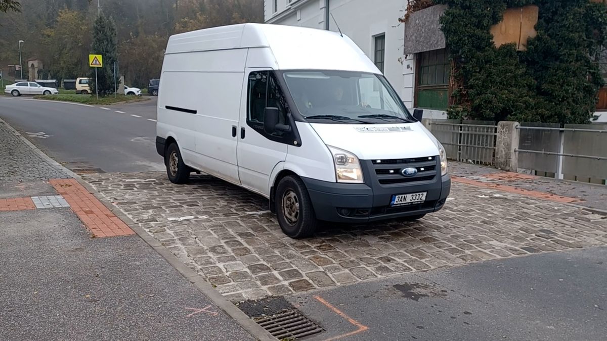 V Mělníku postavili retardér, přes který nepřejedou autobusy